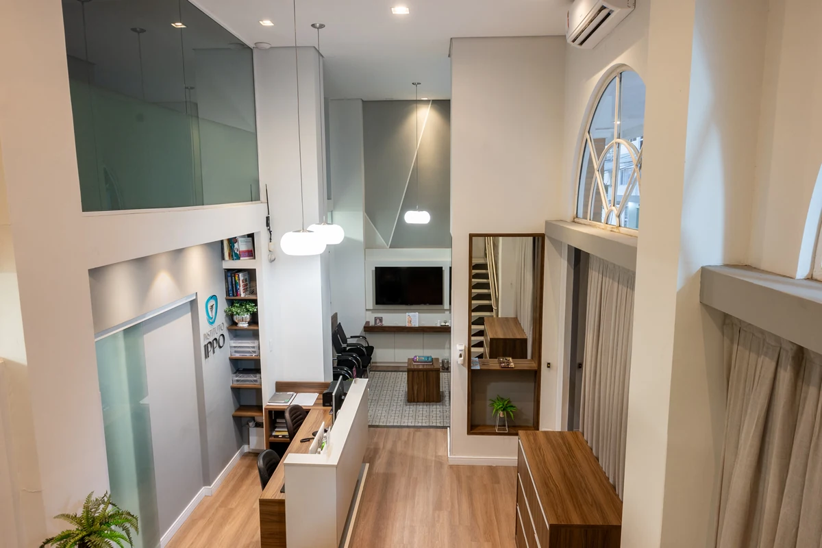 Sala de espera na sede do Instituto IPPO em Balneário Camboriú